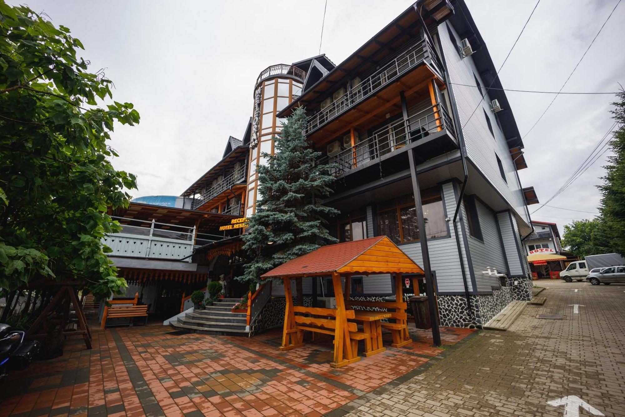 Popasul Sura Hotel Suceava Bagian luar foto