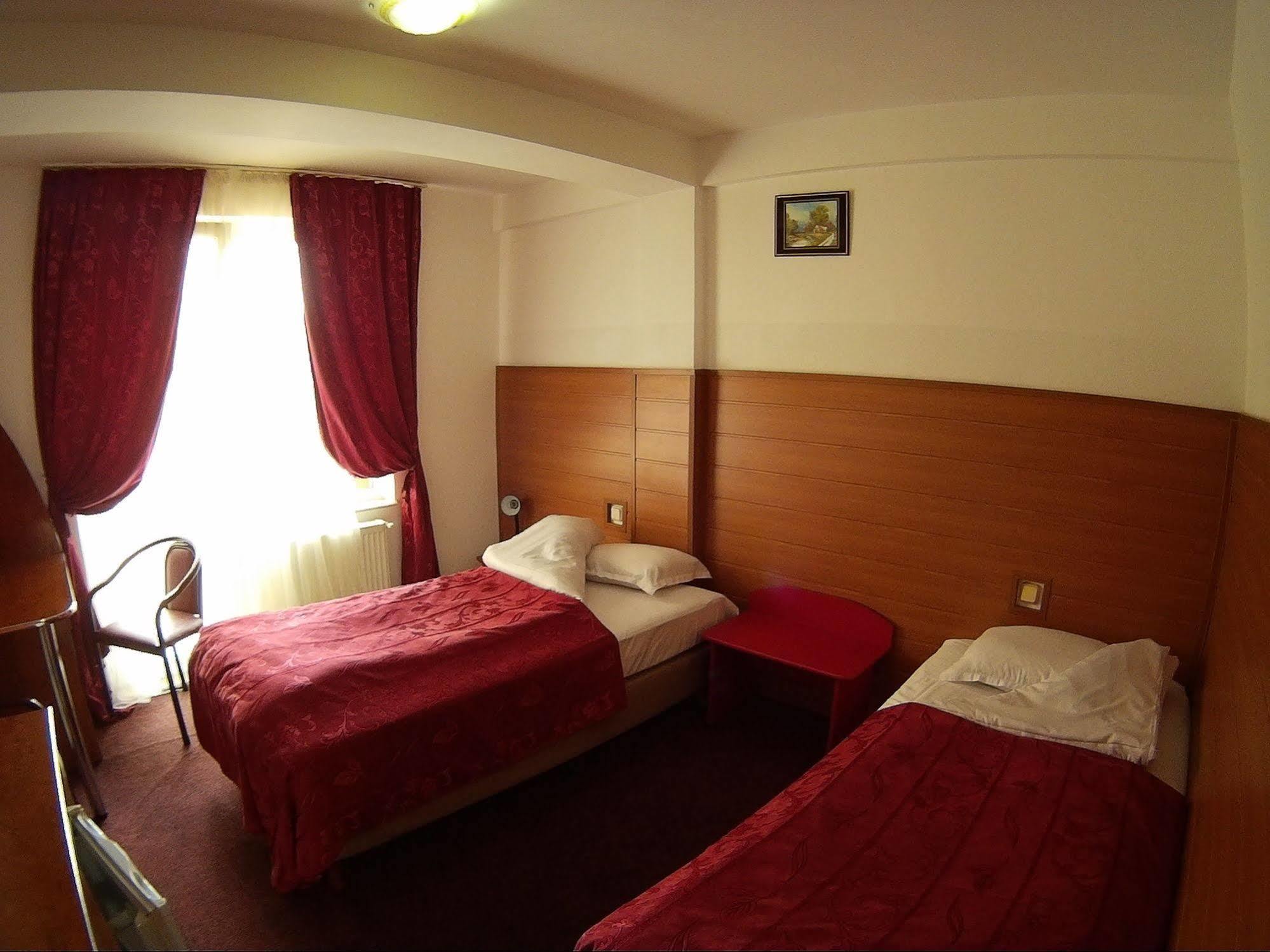 Popasul Sura Hotel Suceava Bagian luar foto